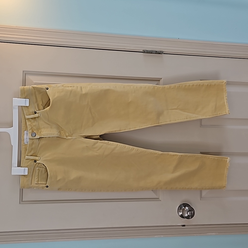 Yellow Loft curvy skinny crop jeans.